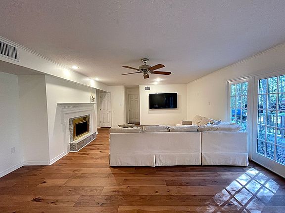 4th image of 55 Dogwood Ln