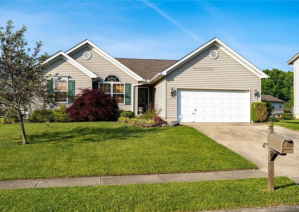1st image of 35 Woodgate Ct