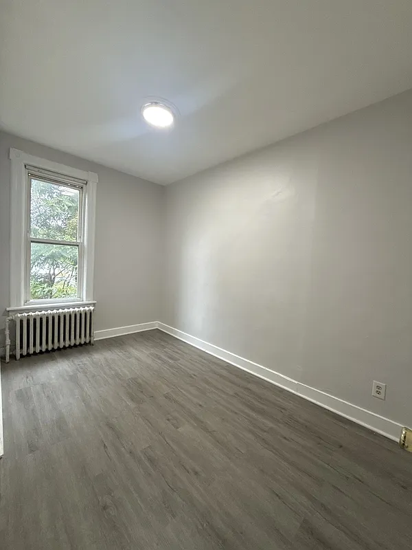 3 bed, 1.0 bath, $1,350 — Photo 2