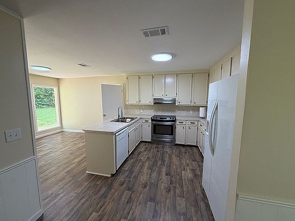Kitchen/Dining area