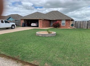 205 E Seminole St, Geronimo, OK 73543