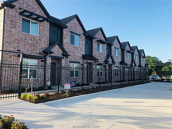 2nd image of 1451 Associates Ave #501