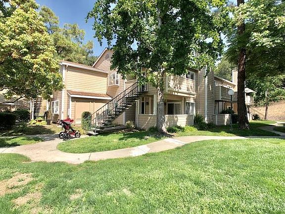 2nd image of 720 Canyon Oaks Dr APT A