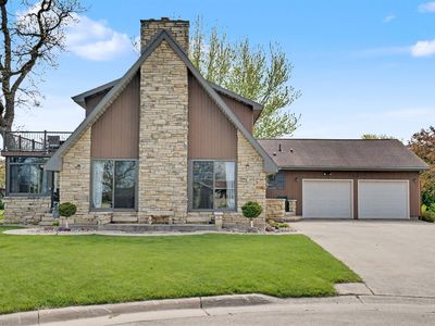 1318 4th St SW, Dyersville, IA, 52040