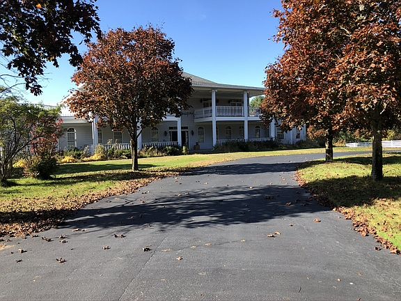 2nd image of 465 Lake Ave