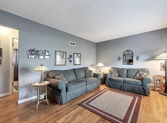 5th image of 31 Buckley Meadows Dr