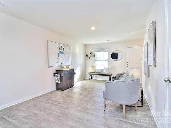 5th image of 2026 Eastway Dr