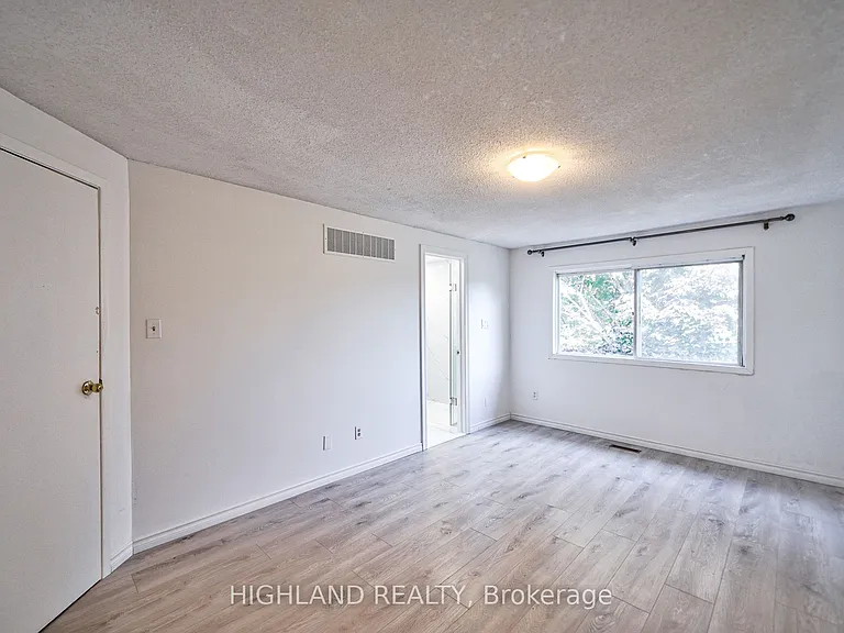 6455 Tisler Cres — Photo 24