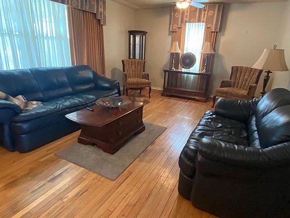 3rd image of 3243 Berwyn Ln