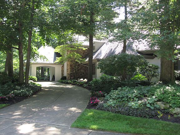 3rd image of 31104 Roxbury Park Dr