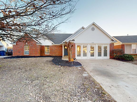 2nd image of 10789 Oak Leaf Dr