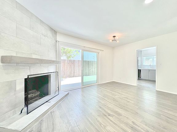 3rd image of 1686 Manning Ave APT 2