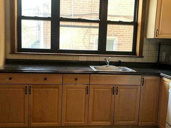 3rd image of 25-27 33rd St #2A1