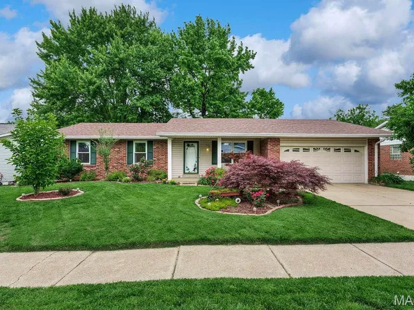 205 Chestnut Dr, Saint Charles, MO 63301