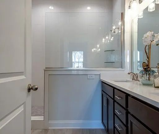 Primary bath, oversized shower, walk in closet