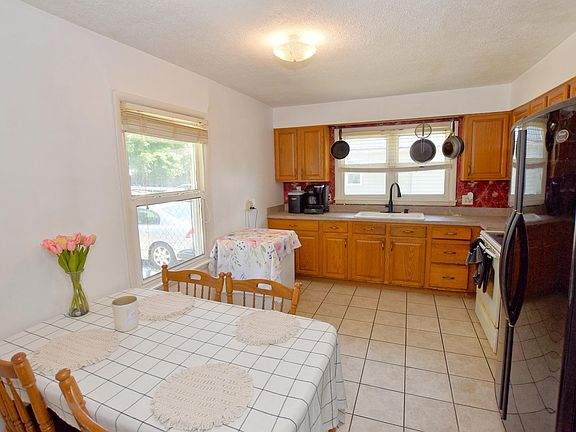4th image of 2724 S Villa Dr