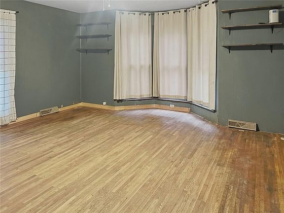 4th image of 1138 Elm St