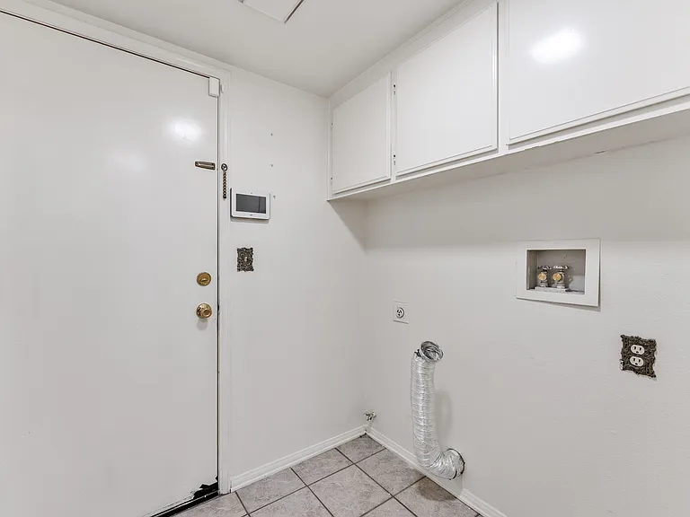 6587 Shawna Ave — Photo 14