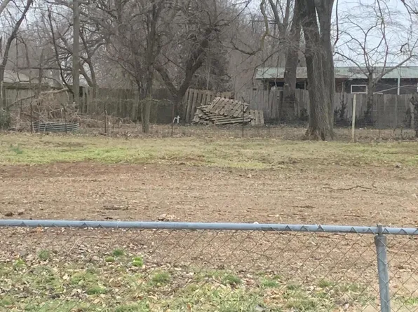 3211 W Commercial St, Springfield, MO 65802