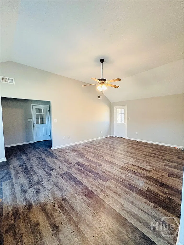 3 bed, 2.0 bath, 1460 sqft, $2,100 — Photo 4