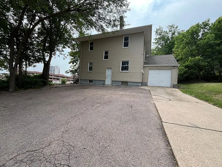 223 N Minnesota Ave — Photo 33
