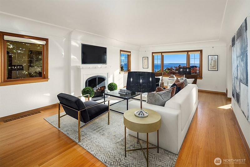 2nd image of 2301 Rosemont Place W
