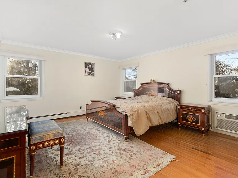 70 Longfellow Rd — Photo 8