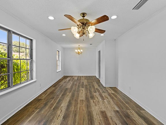 5th image of 3320 Dartmouth Ct