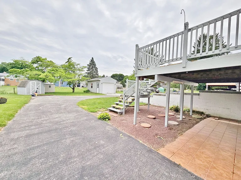 125 Grant Dr — Photo 45