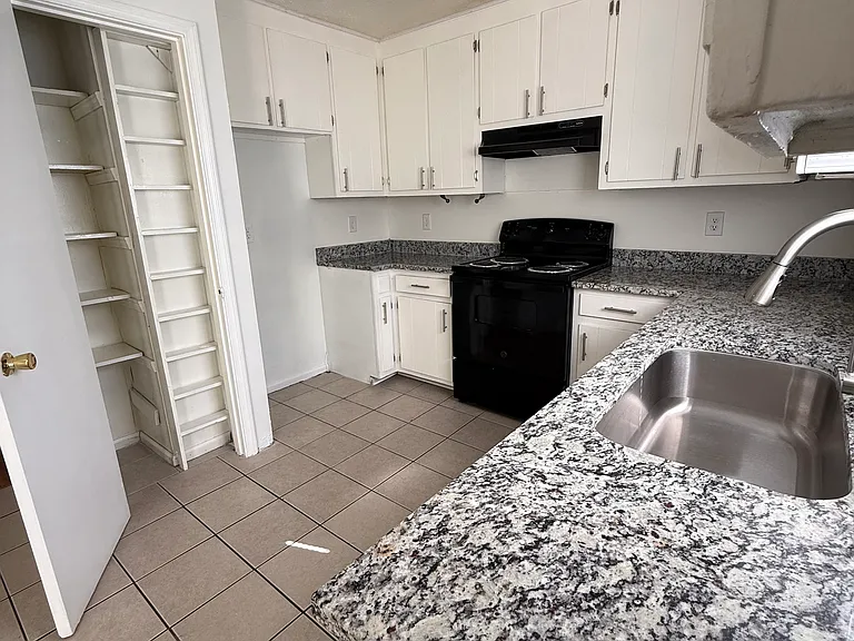 1809 Shadyleaf Ct SW — Photo 6