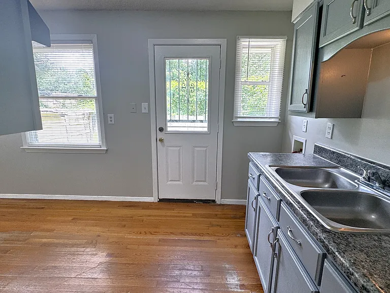1100 Danita Cv — Photo 6