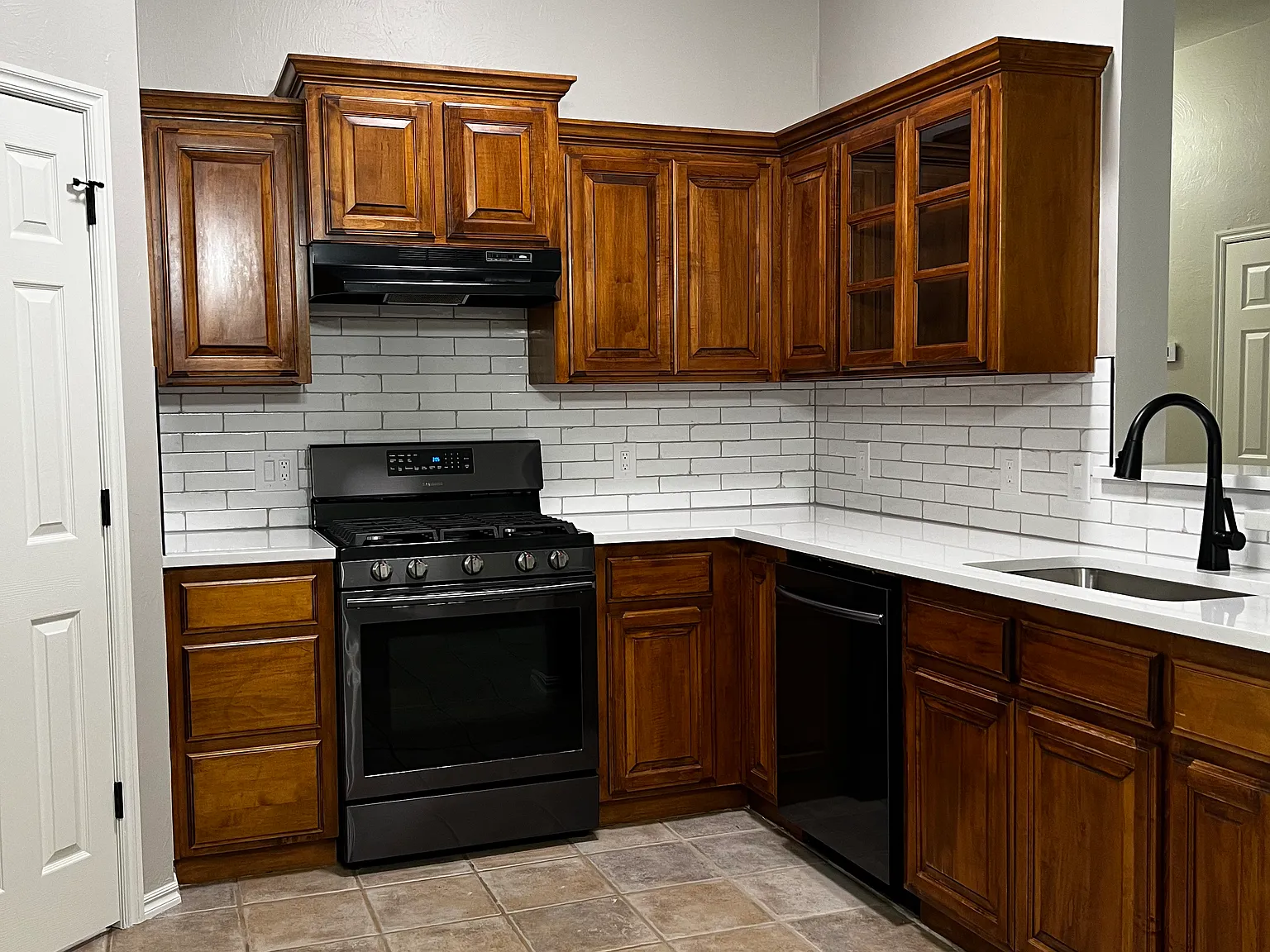3 bed, 1377 sqft, $1,650 — Photo 3