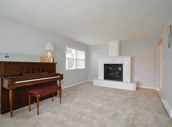 2nd image of 559 E 16th St