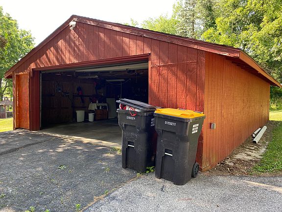 3rd image of 111 W Hallett St