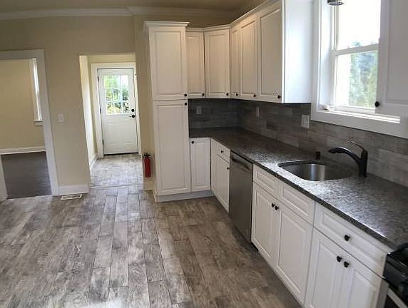 5th image of 592 Lee Ave