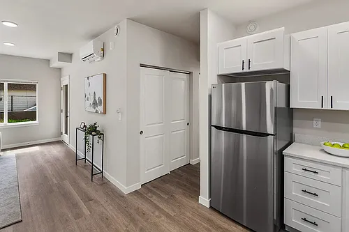 6400 Pacific Ave #101 Photo 1