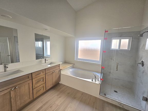 3rd image of 3220 W Sheffield Ave