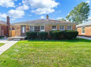 22434 Trombly St, Saint Clair Shores, MI 48080