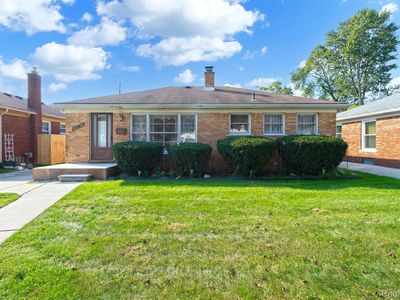 22434 Trombly St, Saint Clair Shores, MI, 48080