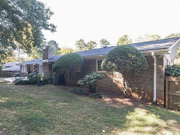 5th image of 2317A Crestcliff Dr