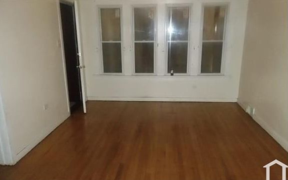 2nd image of 12022 S La Salle St