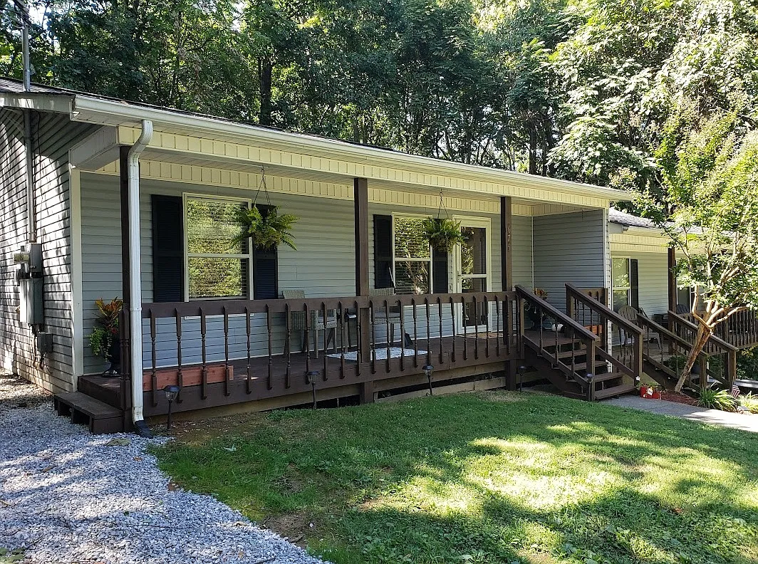 675 Roddy Dr — Photo 2