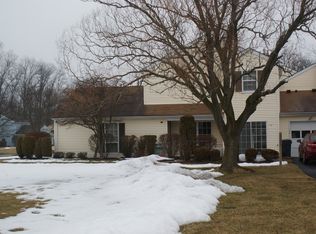 136 Villagegreen Ct, Warwick, NY 10990