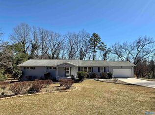 180 Azalea Dr, Gadsden, AL 35901