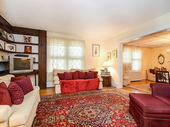 5th image of 414 E 241st St
