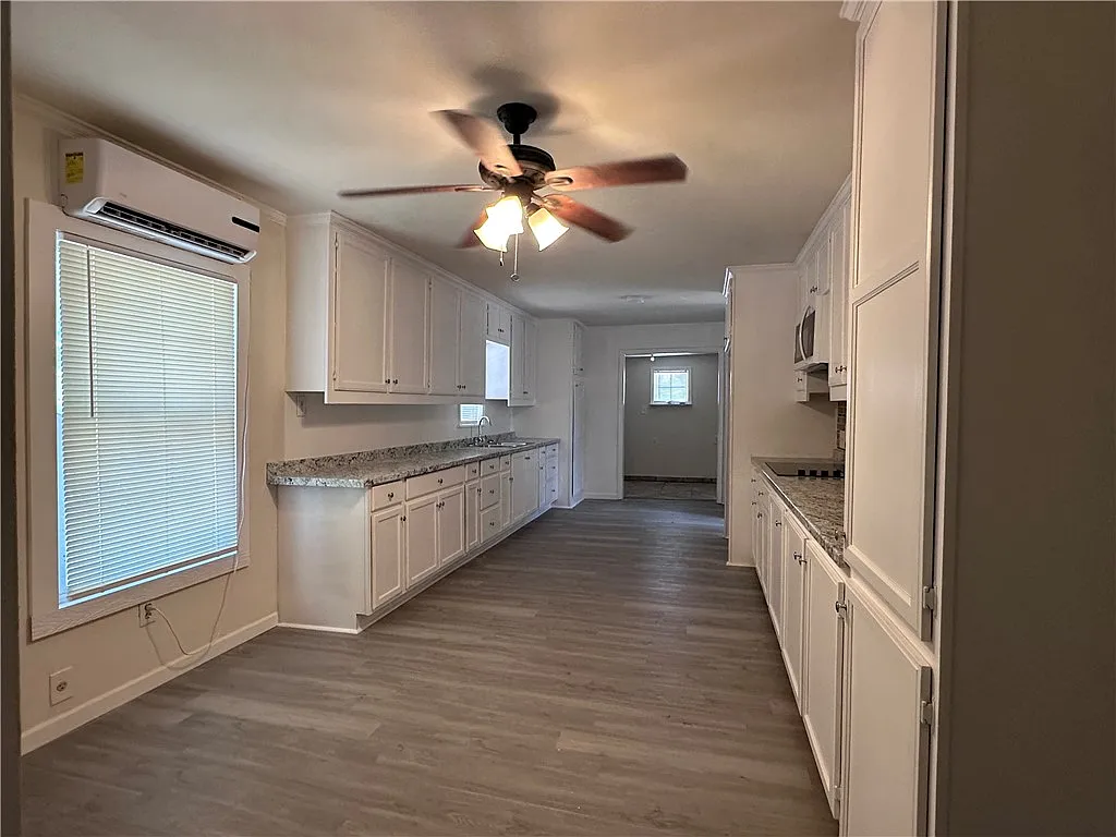 3 bed, 1.0 bath, 1829 sqft, $1,550 — Photo 2