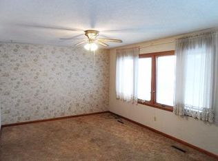 810 N 20th St, Denison, IA 51442