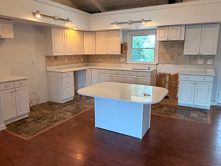 705 W Valley Forge Rd — Photo 8