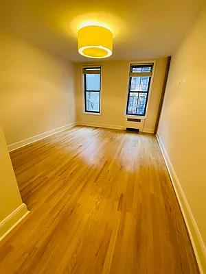 Rented by Metropolis Real Estate of Manhattan | media 19