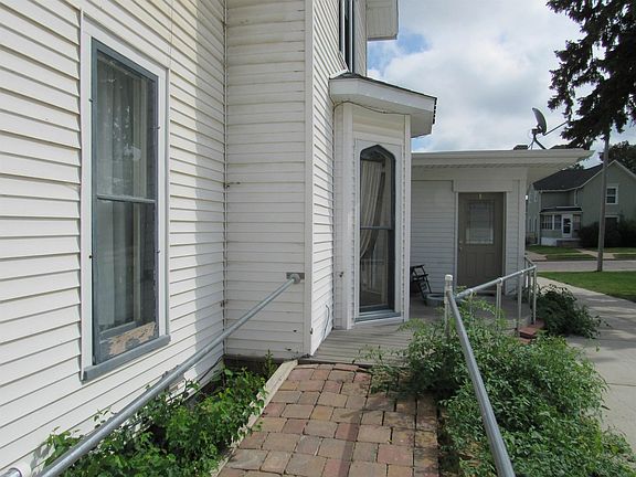 4th image of 212 S 2nd St